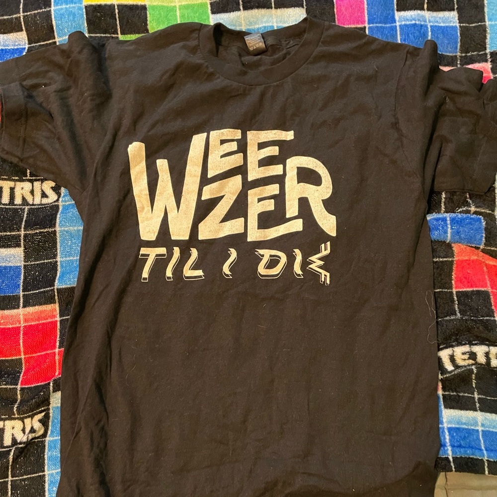 Weezer Till I Die 2018 unisex Tour Tee. Official tour merch.